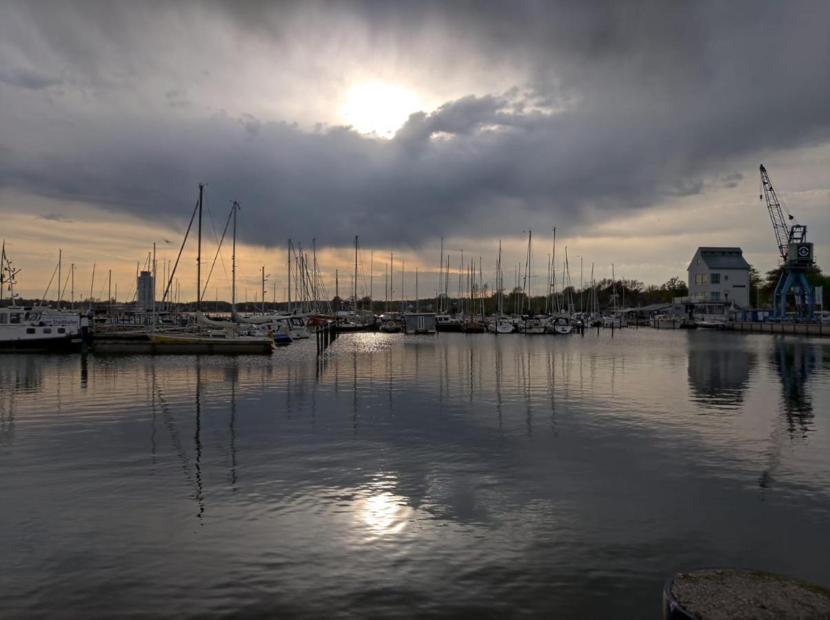 Ostsee Hausboot Schleswig Ostseeblick 1 ภายนอก รูปภาพ